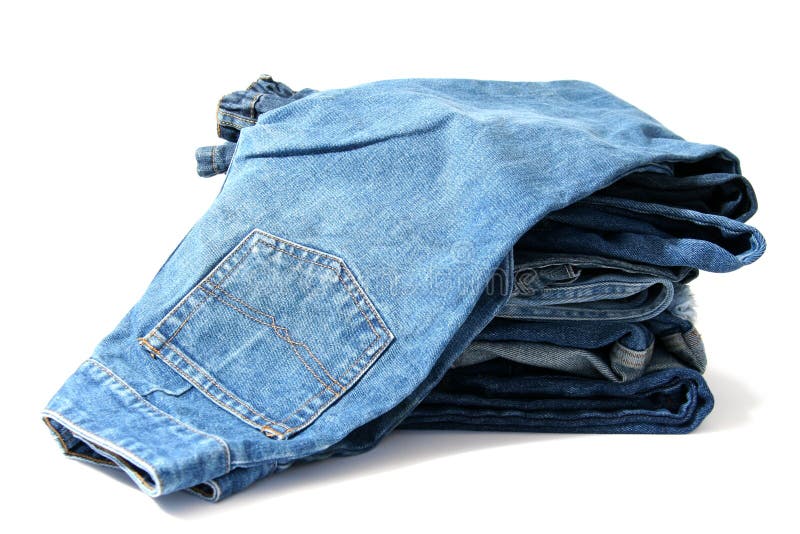 Mucchio di pantaloni di jeans blu.