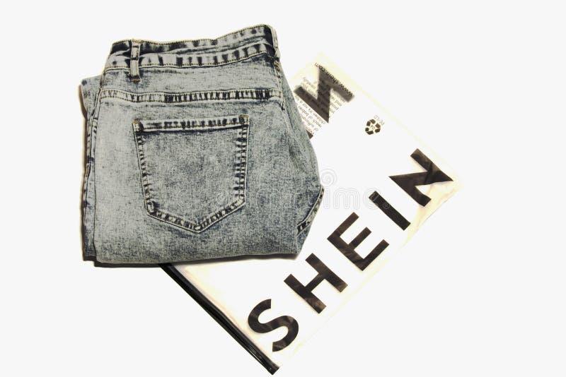 Jeans De La Tienda De Ropa Online Shein. Fondo Blanco Foto editorial - Imagen de editorial: 207899041