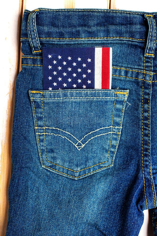 Waar Overjas Oorlogszuchtig Blue Levis Jeans and an American Flag in the Back Pocket. the Concept of  Freedom and History Editorial Photo - Image of background, democracy:  253692786