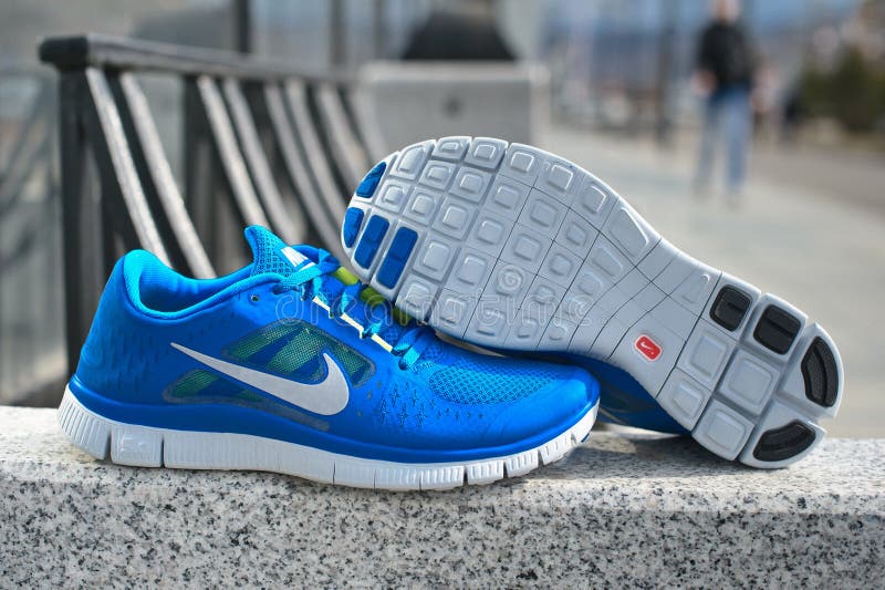 Fértil Contador Soplar Blue Nike Free 5.0 Sneakers, Running Shoes on Grey Urban Background.  Krasnoyarsk, Russia - April 16, 2015 Editorial Photography - Image of  footwear, product: 173844342