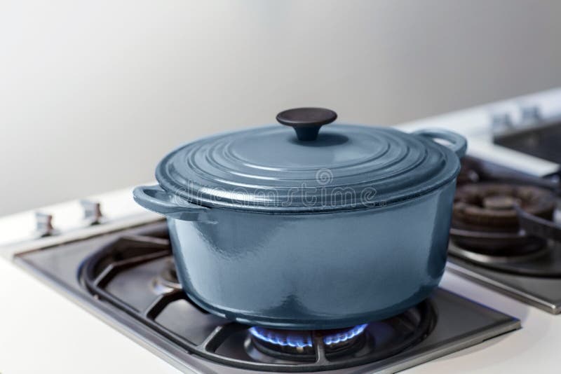 https://thumbs.dreamstime.com/b/blue-pot-gas-stove-cooker-steel-up-saucepan-burn-fire-pan-hob-closeup-burner-butane-fuel-cook-oven-kitchen-tongues-soup-black-32995211.jpg