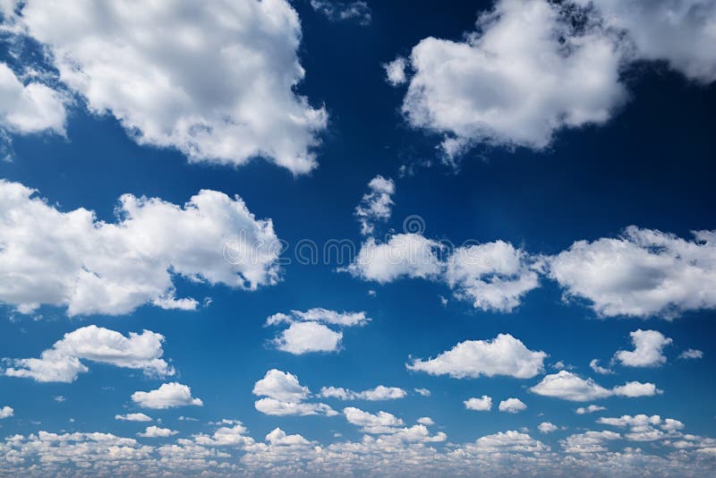 Hãy thưởng thức hình ảnh bầu trời xanh ngập tràn với những tán mây nhẹ nhàng bay lượn, tạo nên một không gian tràn đầy sức sống và tươi vui. Điều này sẽ giúp bạn thư giãn sau một ngày làm việc mệt mỏi và cảm nhận được sự hòa chung của trời đất.