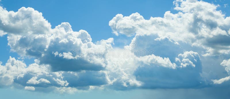 Nền trời xanh rực rỡ cùng với những đám mây trắng mịn màng đã trở thành một trong những cảnh tượng đẹp lãng mạn nhất của thiên nhiên. Với ảnh miễn phí này, bạn có thể làm hình nền cho điện thoại của mình, hoặc sử dụng để trang trí blog hoặc trang web. Hãy tải ngay để tận hưởng vẻ đẹp của nền trời!