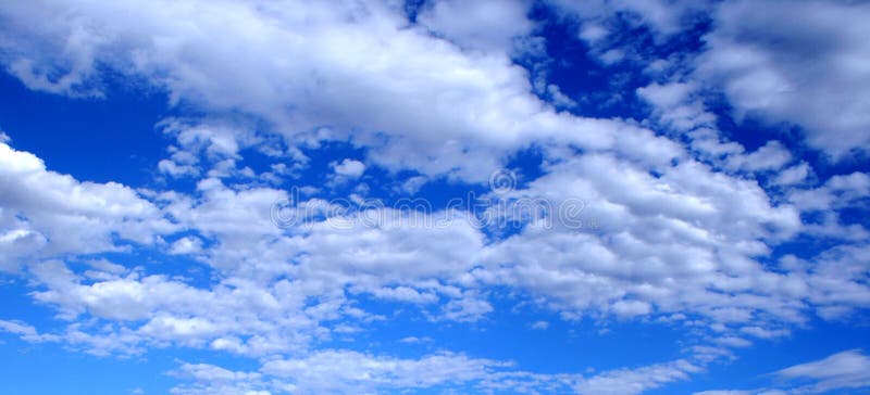 Panorámico de el cielo a nubes.