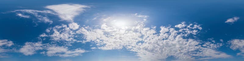Cùng chiêm ngưỡng mây độc đáo trên bầu trời xanh trong hình ảnh này. Những đám mây đầy tính nghệ thuật đang tạo nên một bức tranh hoàn hảo trên bầu trời. Điểm nhấn cho bầu trời xanh trong sáng này sẽ khiến bạn cảm thấy thiên nhiên thật tuyệt vời.