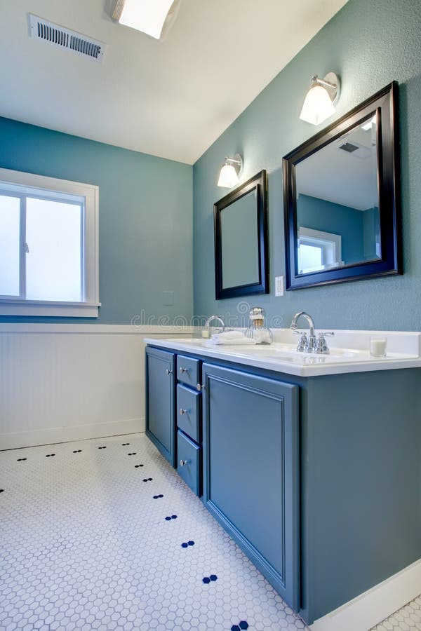 Blue and white classic modern bathroom.