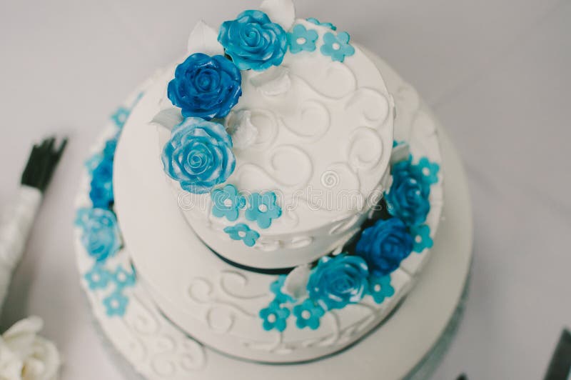 Blue And White Flower Wedding Cake Stock Photo - Image of aqua, cake