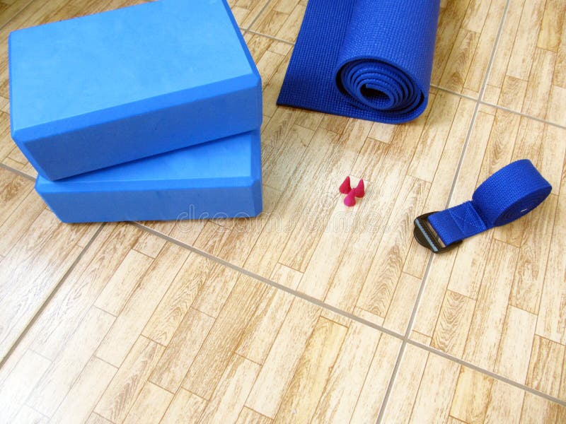 yoga mat block and strap