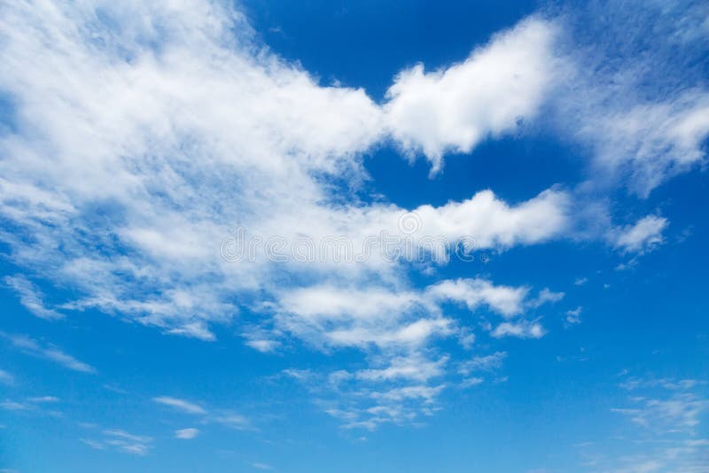 bluen clouds skyen arkivfoton bluen clouds skyen arkivfoton