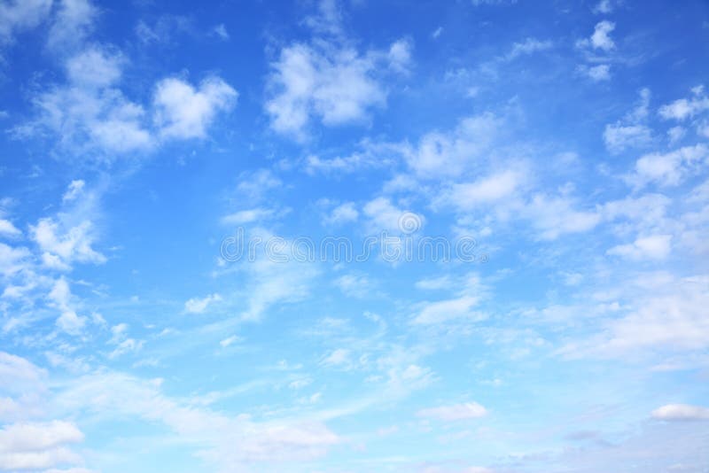 Bluen clouds skyen fotografering för bildbyråer