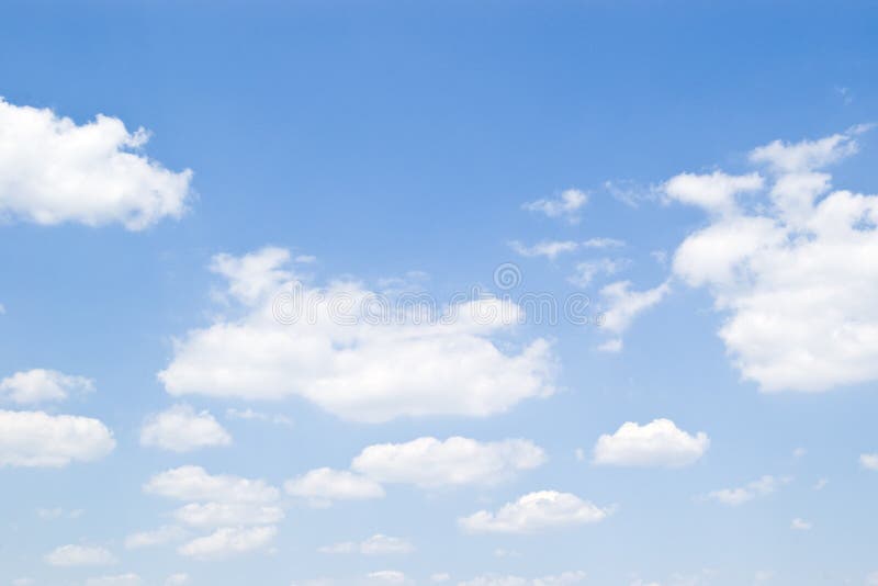 Bluen clouds skyen arkivfoto. Bild av sommar, atlantiska 9864866