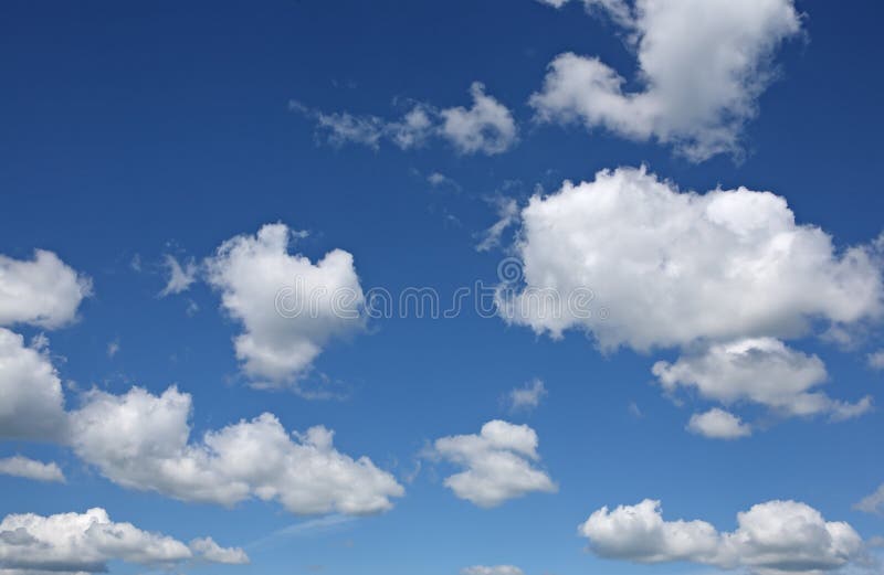bluen clouds skywhite arkivbild bluen clouds skywhite arkivbild