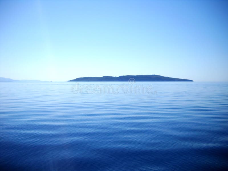 Blueness do mar, do céu e da ilha Ionian fotos de stock Blueness do mar, do céu e da ilha Ionian fotos de stock