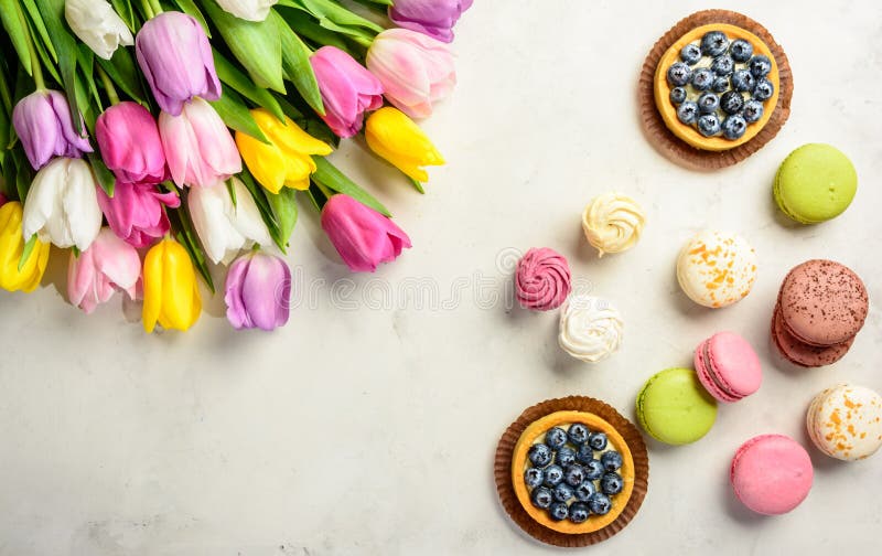 Blumenstrauß von Tulpen auf weißem Hintergrund Beschneidungspfad eingeschlossen lizenzfreie stockbilder Blumenstrauß von Tulpen auf weißem Hintergrund Beschneidungspfad eingeschlossen lizenzfreie stockbilder