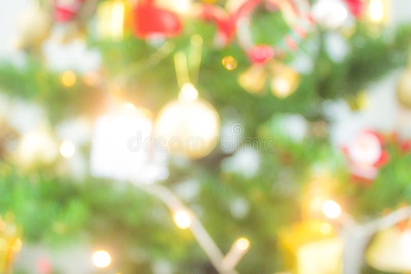 Cây thông Giáng sinh, biểu tượng của mùa lễ hội đang đến gần! Từ những cây thông Nhật Bản cao và mảnh mai đến những cây thông đầy sắc màu, có nhiều kiểu dáng khác nhau cho bạn lựa chọn. Hãy bấm vào hình ảnh để xem thêm về cây Giáng sinh nhé!