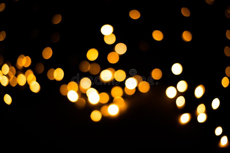 Hãy đắm mình trong không khí Giáng sinh nhẹ nhàng với những dải đèn lấp lánh rực rỡ. Các chợ đêm, con phố và quảng trường được trang hoàng đầy màu sắc, tạo nên cảnh tượng lộng lẫy, đầy ấn tượng. Hãy cùng khám phá hình ảnh tuyệt đẹp này với những đèn Giáng sinh lung linh!