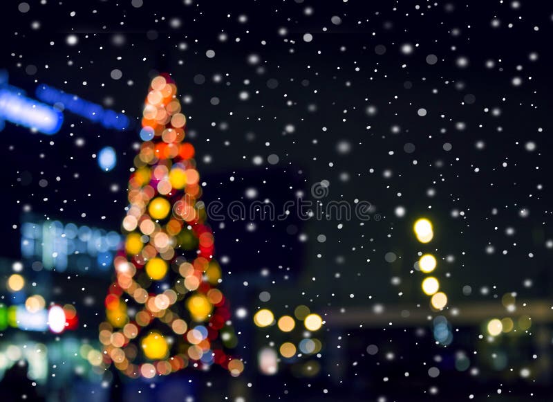 Những ánh sáng Giáng Sinh mờ mịt như một màn sương dày làm cho không khí trở nên ấm áp và lãng mạn. Hãy cùng chiêm ngưỡng những hình ảnh đầy sức mạnh và ý nghĩa của Giáng Sinh và tìm lại được sự đầy hy vọng cho trái tim của mình.
