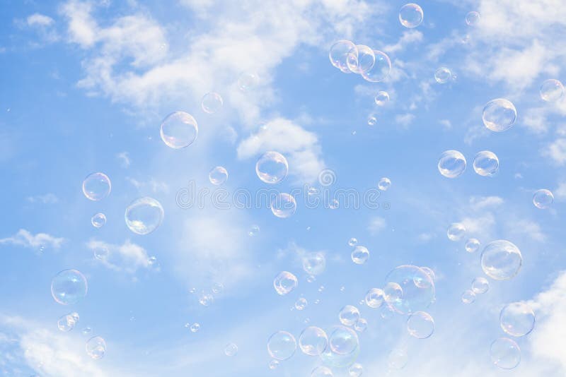 Blå himmel och såpbubblor royaltyfria foton Blå himmel och såpbubblor royaltyfria foton