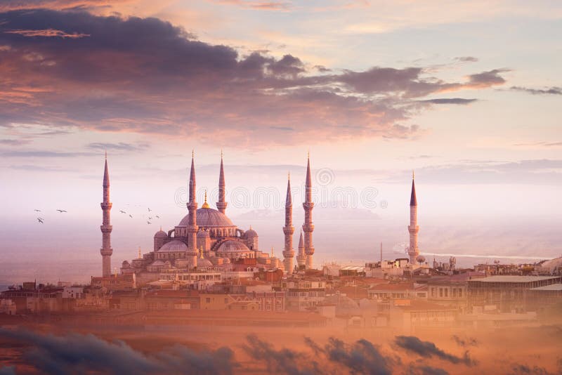 Blå moské och härlig solnedgång i Istanbul, Turkiet royaltyfri foto