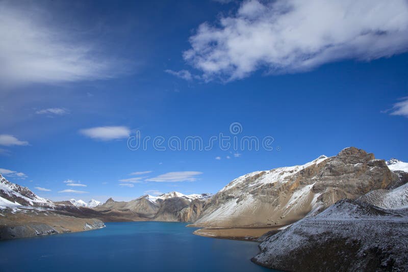 Blå sjö i hög höjd, Tilicho, Nepal fotografering för bildbyråer Blå sjö i hög höjd, Tilicho, Nepal fotografering för bildbyråer