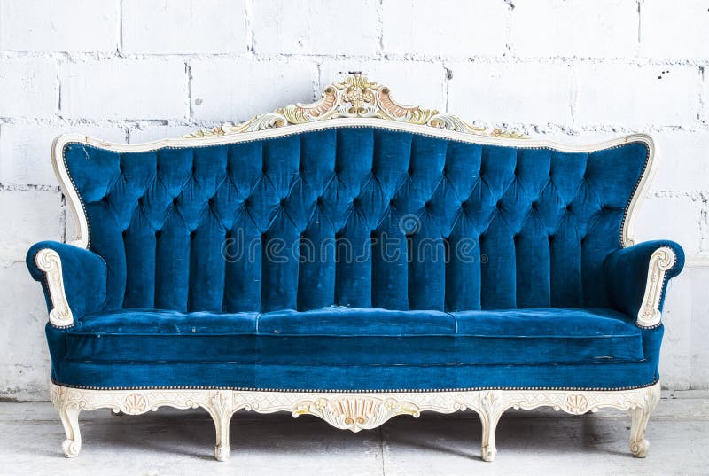 Blå tappningsofa royaltyfri bild Blå tappningsofa royaltyfri bild