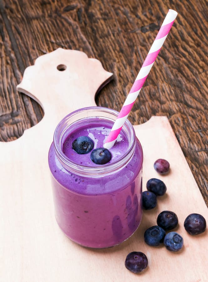 Blåbärsmoothie fotografering för bildbyråer Blåbärsmoothie fotografering för bildbyråer