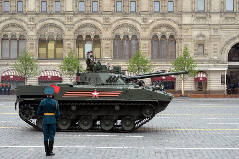 BMD-4 - Ρωσική ακολουθημένη αγώνας επιπλέουσα μηχανή με σκοπό να μεταφέρει το προσωπικό των αερομεταφερόμενων στρατευμάτων κατά τ στοκ εικόνες BMD-4 - Ρωσική ακολουθημένη αγώνας επιπλέουσα μηχανή με σκοπό να μεταφέρει το προσωπικό των αερομεταφερόμενων στρατευμάτων κατά τ στοκ εικόνες