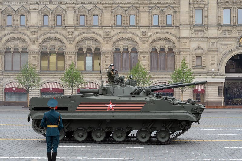 Bmp-3 πολεμικό όχημα πεζικού στη στρατιωτική παρέλαση στην κόκκινη πλατεία που αφιερώνεται στην ημέρα νίκης στοκ εικόνες Bmp-3 πολεμικό όχημα πεζικού στη στρατιωτική παρέλαση στην κόκκινη πλατεία που αφιερώνεται στην ημέρα νίκης στοκ εικόνες