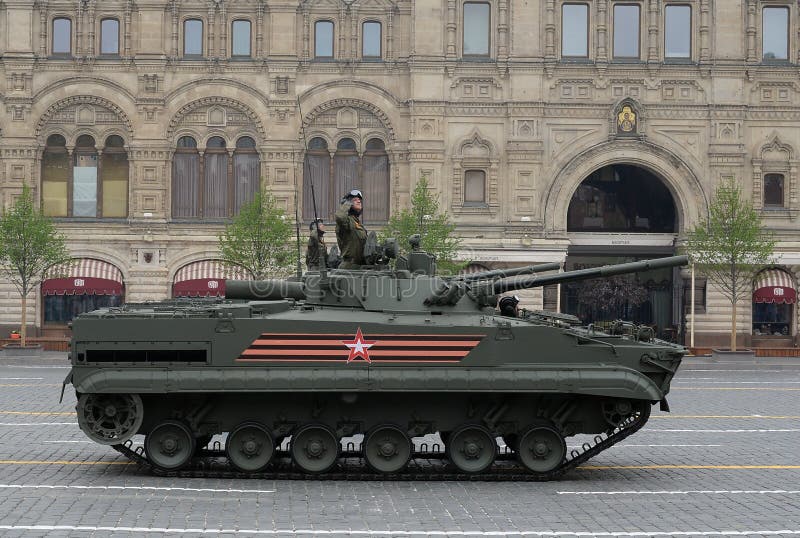 Bmp-3 πολεμικό όχημα πεζικού στη στρατιωτική παρέλαση στην κόκκινη πλατεία που αφιερώνεται στην ημέρα νίκης στοκ φωτογραφία με δικαίωμα ελεύθερης χρήσης Bmp-3 πολεμικό όχημα πεζικού στη στρατιωτική παρέλαση στην κόκκινη πλατεία που αφιερώνεται στην ημέρα νίκης στοκ φωτογραφία με δικαίωμα ελεύθερης χρήσης
