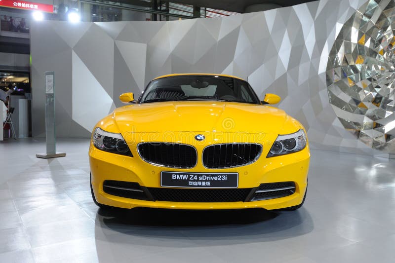 BMW amarillo Z4 sDrive23i foto de archivo editorial. Imagen de motores