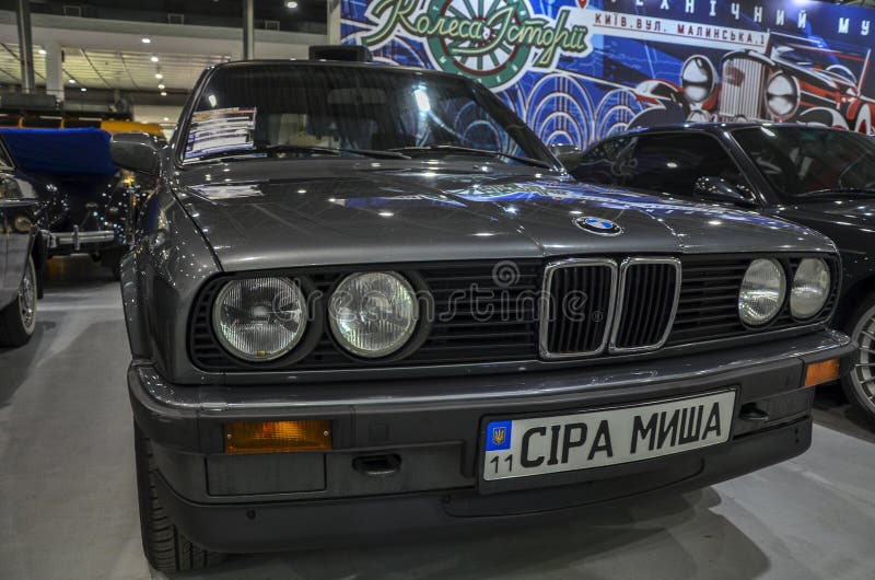BMW E30: l'auto compatta e compatta conosciuta per il suo design classico fotografia stock
