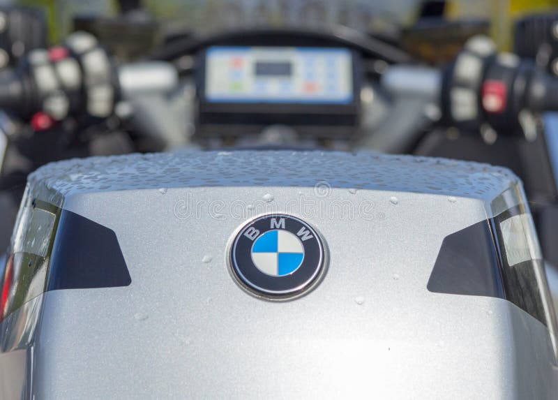 BMW-embleem op een motorfiets van BMW R1200RT stock foto BMW-embleem op een motorfiets van BMW R1200RT stock foto