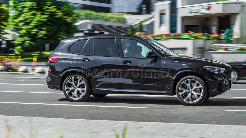 BMW X5 Fourth Generation G05, Car Driving in City with Motion Blur, View  from the Side Editorial Stock Photo - Image of m50d, limit: 226014173