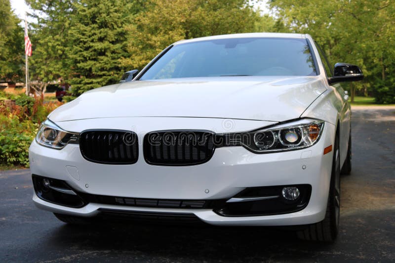 2018 BMW 350i biały super ładunek z 350 Końską władzą, Luksusowy europejski sportowy samochód zdjęcie royalty free 2018 BMW 350i biały super ładunek z 350 Końską władzą, Luksusowy europejski sportowy samochód zdjęcie royalty free