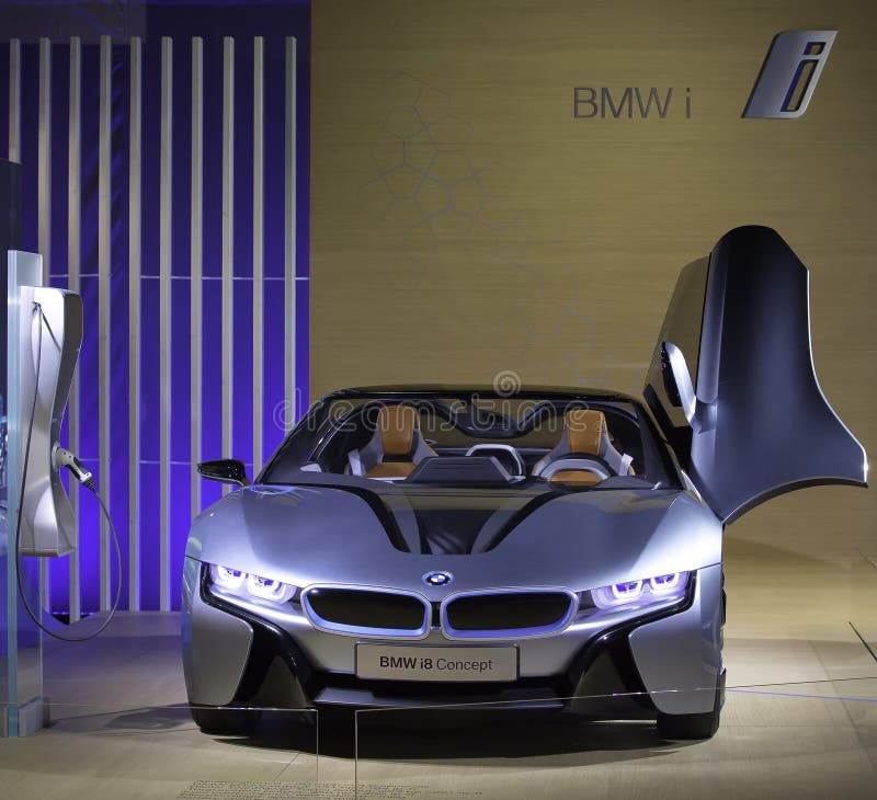 BMW i8 - Se muestra el concepto de BMW i8 imagen de archivo libre de regalías BMW i8 - Se muestra el concepto de BMW i8 imagen de archivo libre de regalías