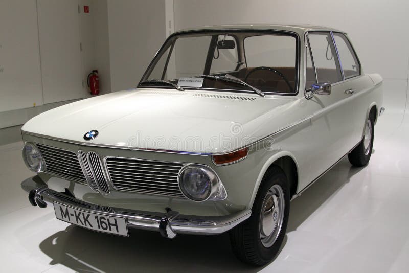 BMW 1600, κλασικό αυτοκίνητο της BMW στοκ εικόνα με δικαίωμα ελεύθερης χρήσης BMW 1600, κλασικό αυτοκίνητο της BMW στοκ εικόνα με δικαίωμα ελεύθερης χρήσης