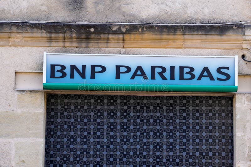 Французский банк BNP Paribas. Отделение банка в Париже. Банк Франции лого BNP. Сена банк