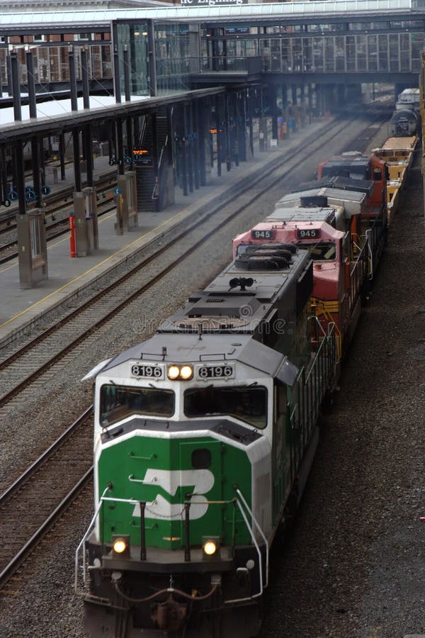 BNSF Diesel Locomotive 4078 Editorial Photo - Image of rail, tracks ...