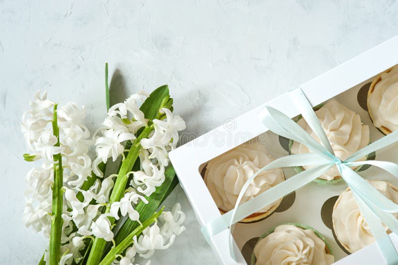 33 440 Joyeux Anniversaire Fleurs Sur Le Blanc Photos Libres De Droits Et Gratuites De Dreamstime Page 6