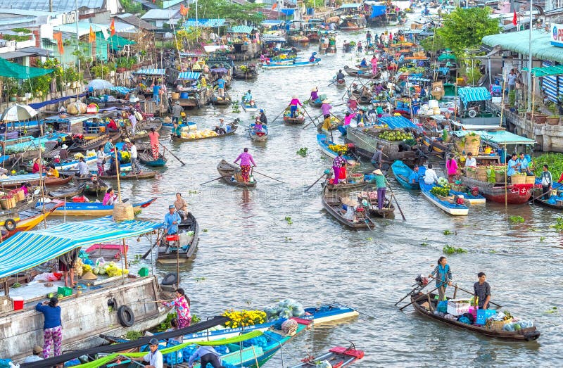 Boat trips up and down on the floating market