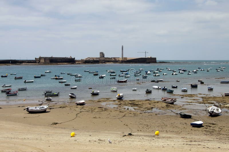 Boats off the Atlantic coast near the fortress of San Sebastian in Cadiz. stock photography Boats off the Atlantic coast near the fortress of San Sebastian in Cadiz. stock photography