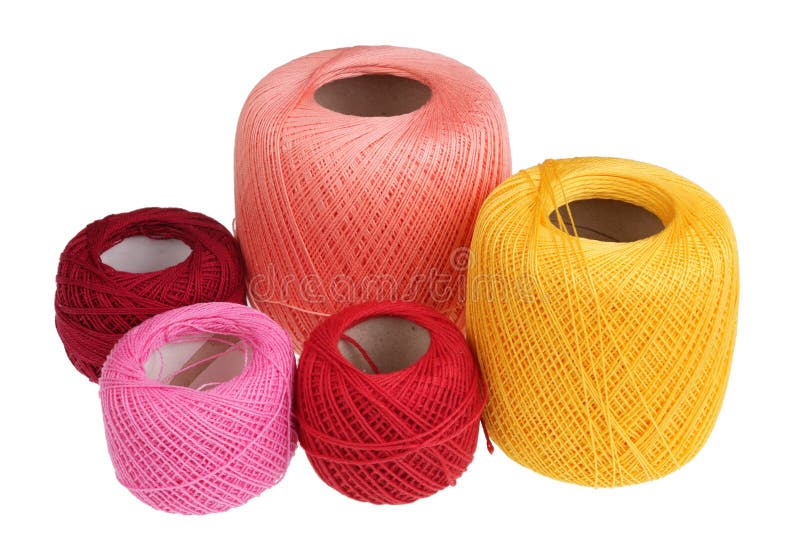 Bobines des fils multicolores de coton pour la couture d'isolement image stock Bobines des fils multicolores de coton pour la couture d'isolement image stock