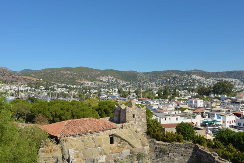 Bodrum, Turquie - 5 septembre 2017 : Vue de ville de Bodrum du château de St Peter image stock Bodrum, Turquie - 5 septembre 2017 : Vue de ville de Bodrum du château de St Peter image stock