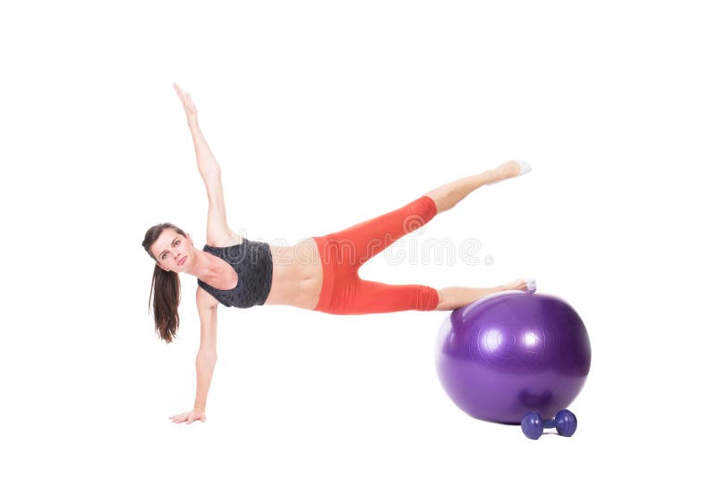 Body building sulla palla di forma fisica immagini stock Body building sulla palla di forma fisica immagini stock