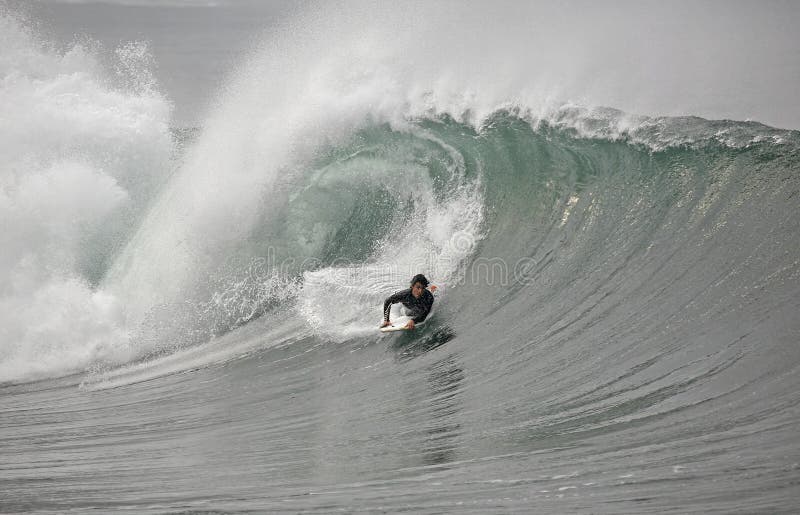 Bodyboarder nell'onda immagini stock Bodyboarder nell'onda immagini stock