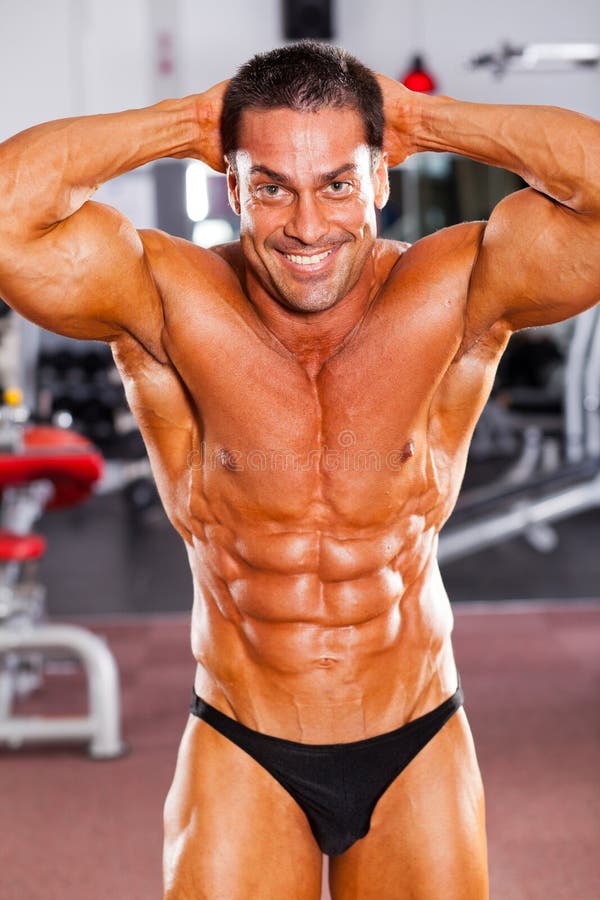 Bodybuilder masculino feliz imagen de archivo libre de regalías