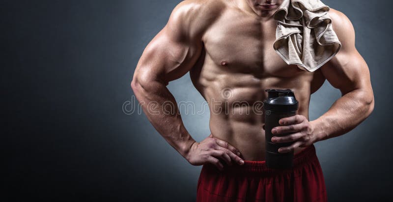 Bodybuilder met een schudbeker stock afbeelding Bodybuilder met een schudbeker stock afbeelding