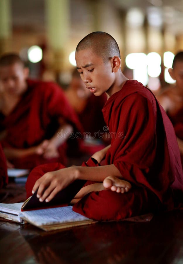 Boeddhistische beginner in Yangon stock afbeelding Boeddhistische beginner in Yangon stock afbeelding