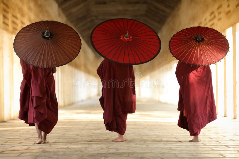 Boeddhistische novices in bagan myanmar birma
