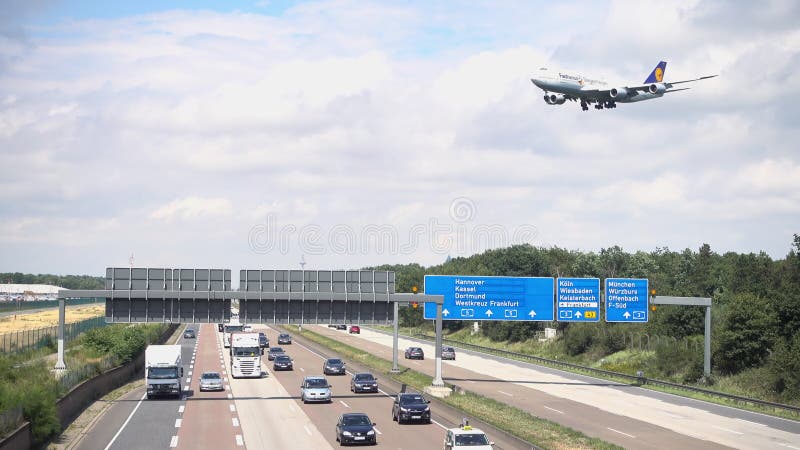 Boeing 747 Lufthansa att närma sig stock video